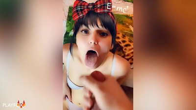 Ragazza del liceo riceve la sua prima sborra in bocca da un compagno di classe